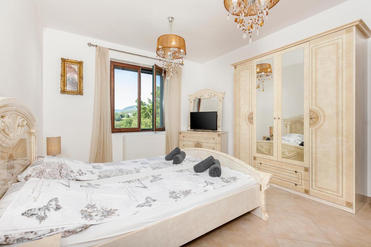 Villa Forest โกตอร์ ภายนอก รูปภาพ