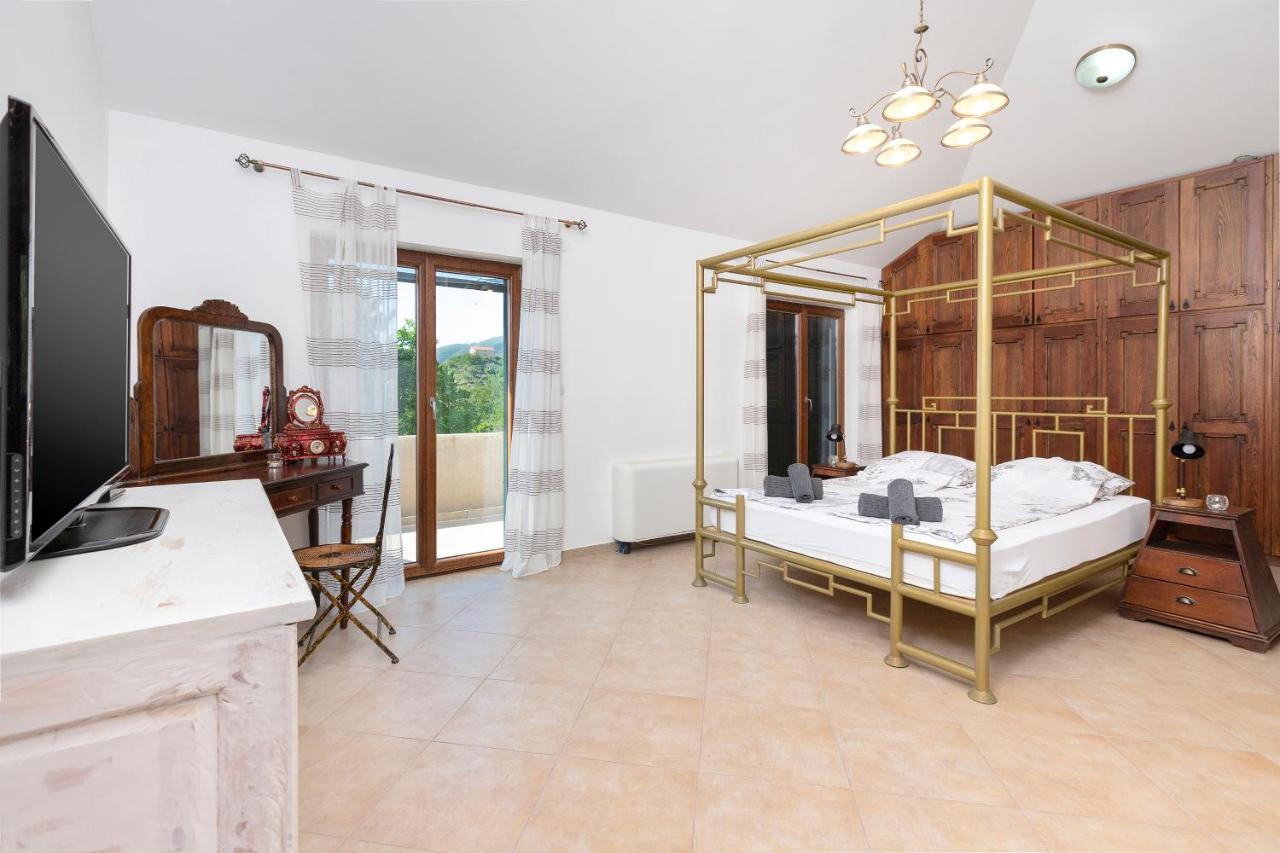 Villa Forest โกตอร์ ภายนอก รูปภาพ
